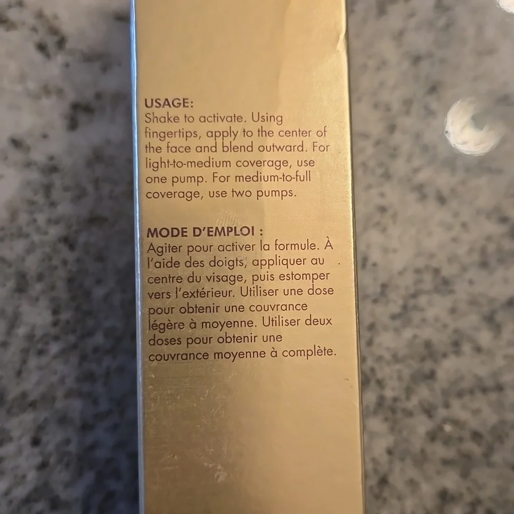 Stila Hide & Chic Foundation - Shade Deep 6